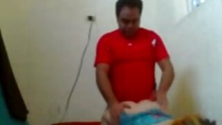 गोंडस मैत्रीण ज्युलिया हस्तमैथुन करते आणि पीओव्ही कॅमवर संभोग करते