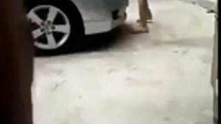 अतृप्त सोनेरी कुत्री हार्डकोर क्लिपमध्ये दुहेरी घुसली