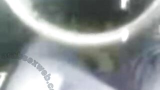 सोफी मून सेक्सी श्यामला जाफिरावर स्ट्रॅपॉन डिल्डो चालवत आहे