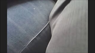 कॅरॅमल स्किन असलेली सेक्सी बेब डिक वर चालते. तिच्याकडे छान गोलाकार बुटी आहे जी शिलाई मशीन सारखी कोंबडा चालवते. तो तिच्या डॉगी स्टाईलला पण चोदतो.