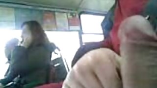 खडबडीत मुली हार्डकोर थ्रीसम फक व्हिडिओमध्ये मांसल कोंबडा शोषण करतात